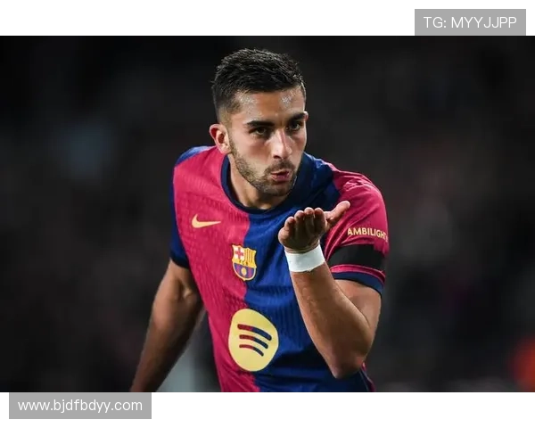 开场5分钟伤退，费兰-托雷斯下场时难掩失望之情双手掩面