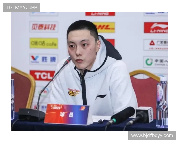 广东赛后胡明轩MVP众将冰敷
